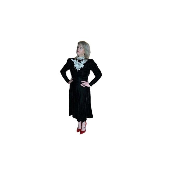 Vintage Gunne Sax Black Velvet Dress White Lace Collar & Long Sleeves For Women - Picture 3 of 11